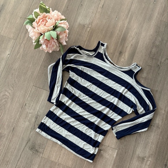 Fenn Wright Mansion British Cold Shoulder Striped Dolman Top - Picture 2 of 6